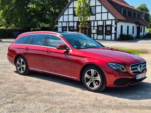 MERCEDES-BENZ E 220 d T Autom. -