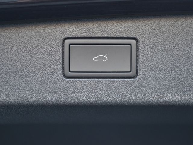 Tiguan 2.0 TDI DSG R-Line BLACK-STYLE/AHK/19-ZOL