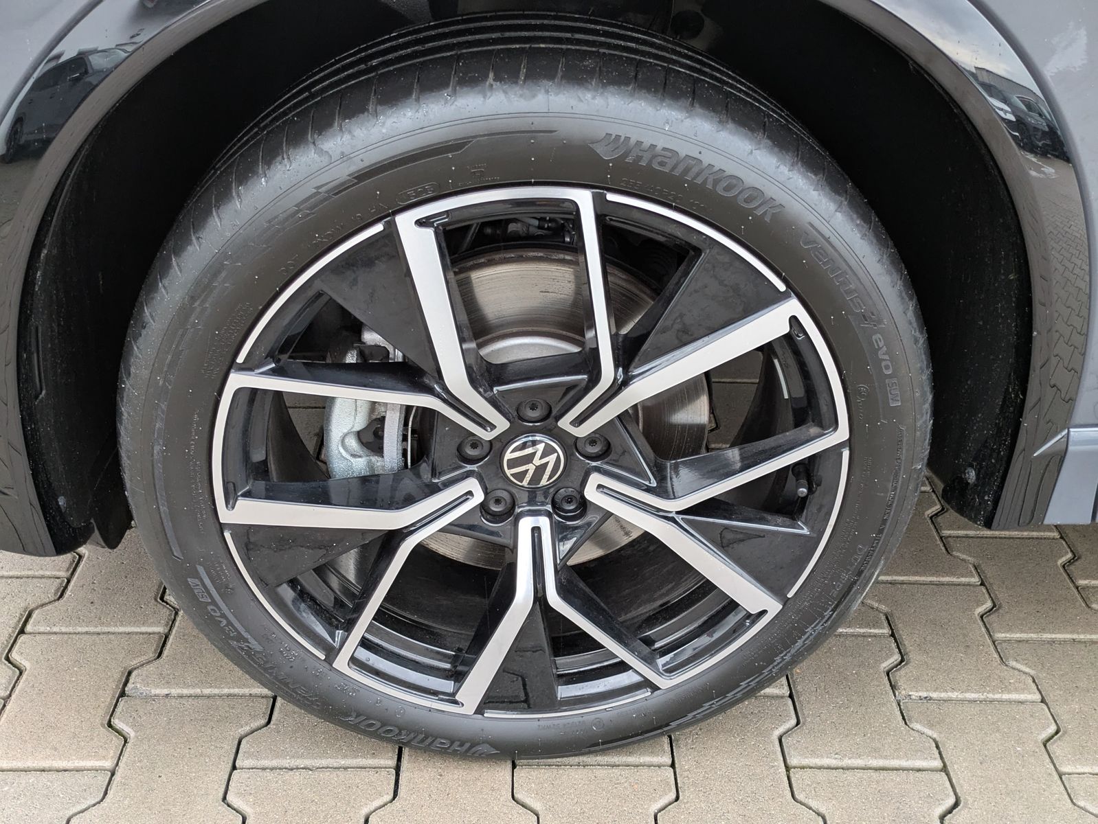 Fahrzeugabbildung Volkswagen Tiguan 2.0 TDI 4M R-Line PANO*H&K*AHK*MATRIX*20"