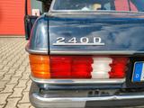 Mercedes-Benz Mercedes 240D - W123 in einem schönen dunk... - Mercedes-Benz 240 in Essen