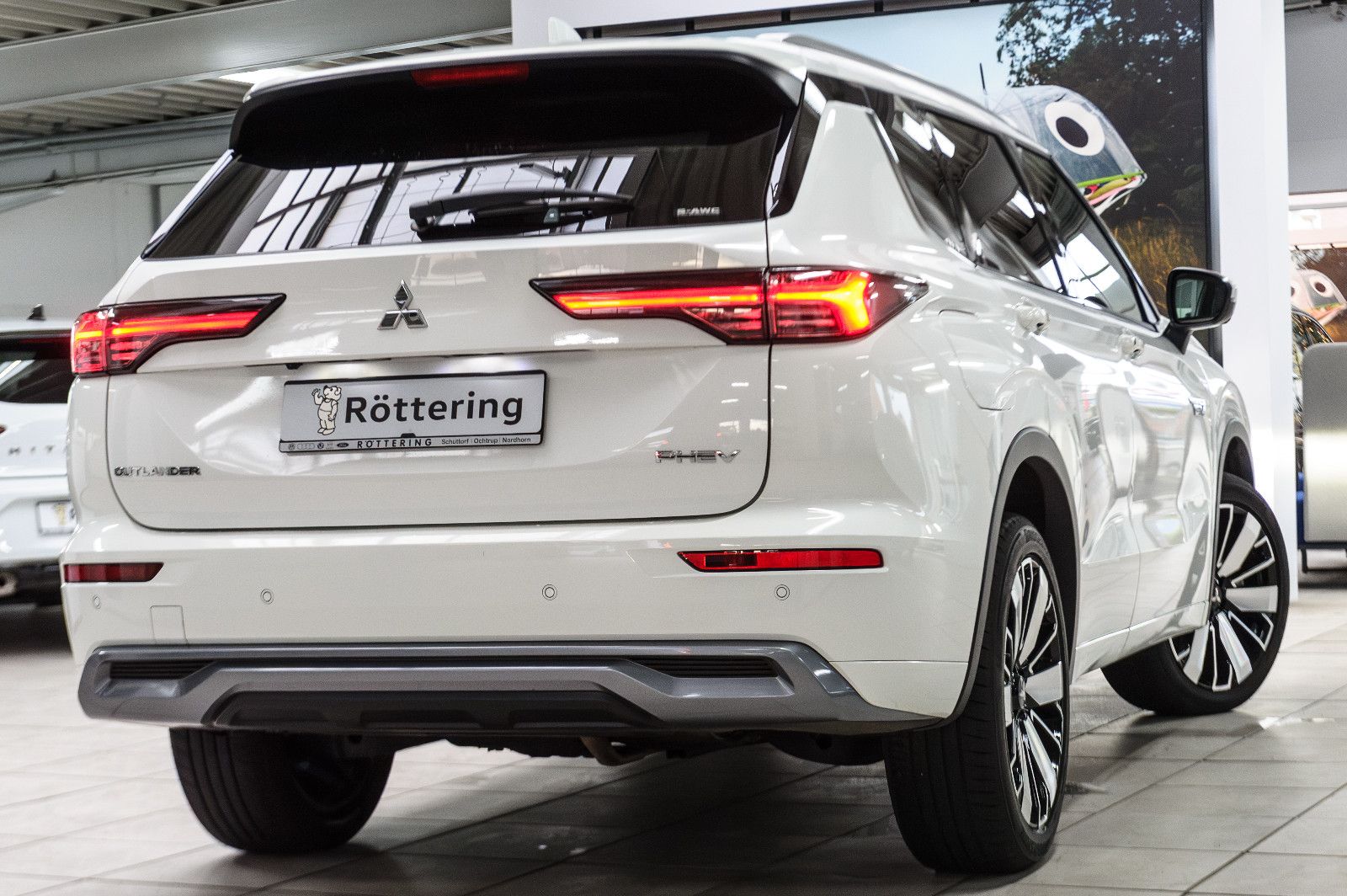 Fahrzeugabbildung Mitsubishi Outlander Top 4WD PHEV Leder LED 4xSHZ 360° HUD