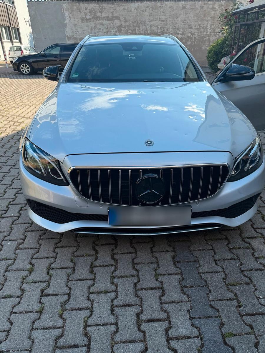 Mercedes-Benz E 220