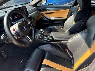 BMW M5 Limousine Gestiksteuerung B&W Surround DAB