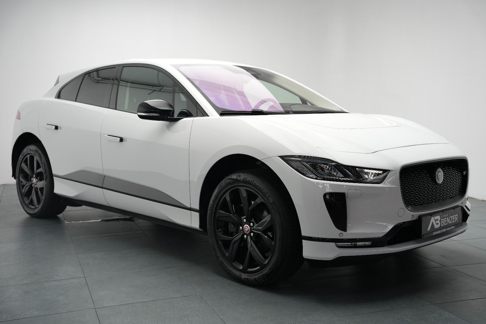 Fahrzeugabbildung Jaguar I-PACE 400 AWD/Black-Pack/CarPlay/MERIDIAN/89,6%