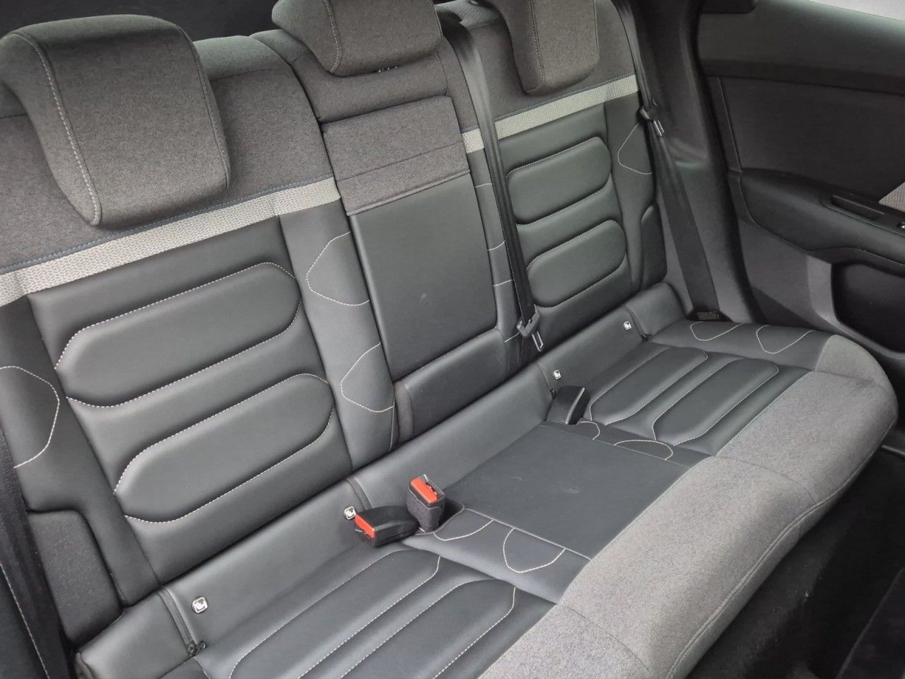 Fahrzeugabbildung Citroën C4 Lim. ë- Shine - viele Extras