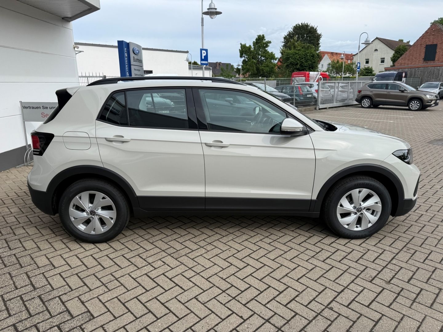 Fahrzeugabbildung Volkswagen T-Cross 1.0 TSI 70 kW Life Digitales Cockpit LED