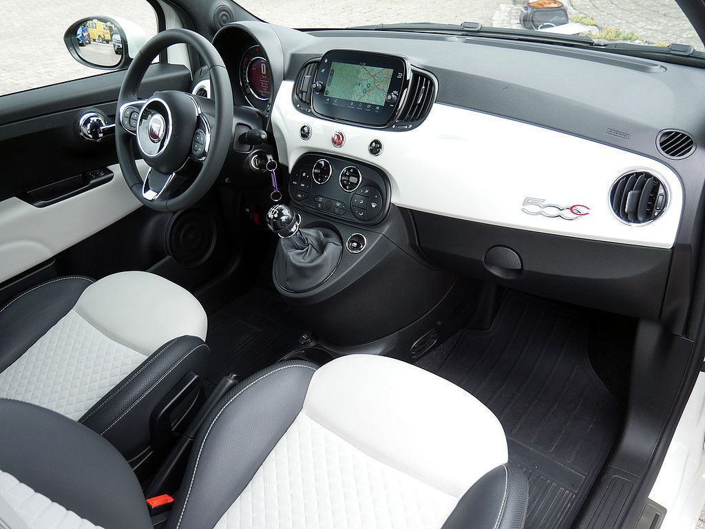 Fahrzeugabbildung Fiat 500 1.0 DolceVita KLIMAAUTOMATIK NAVI