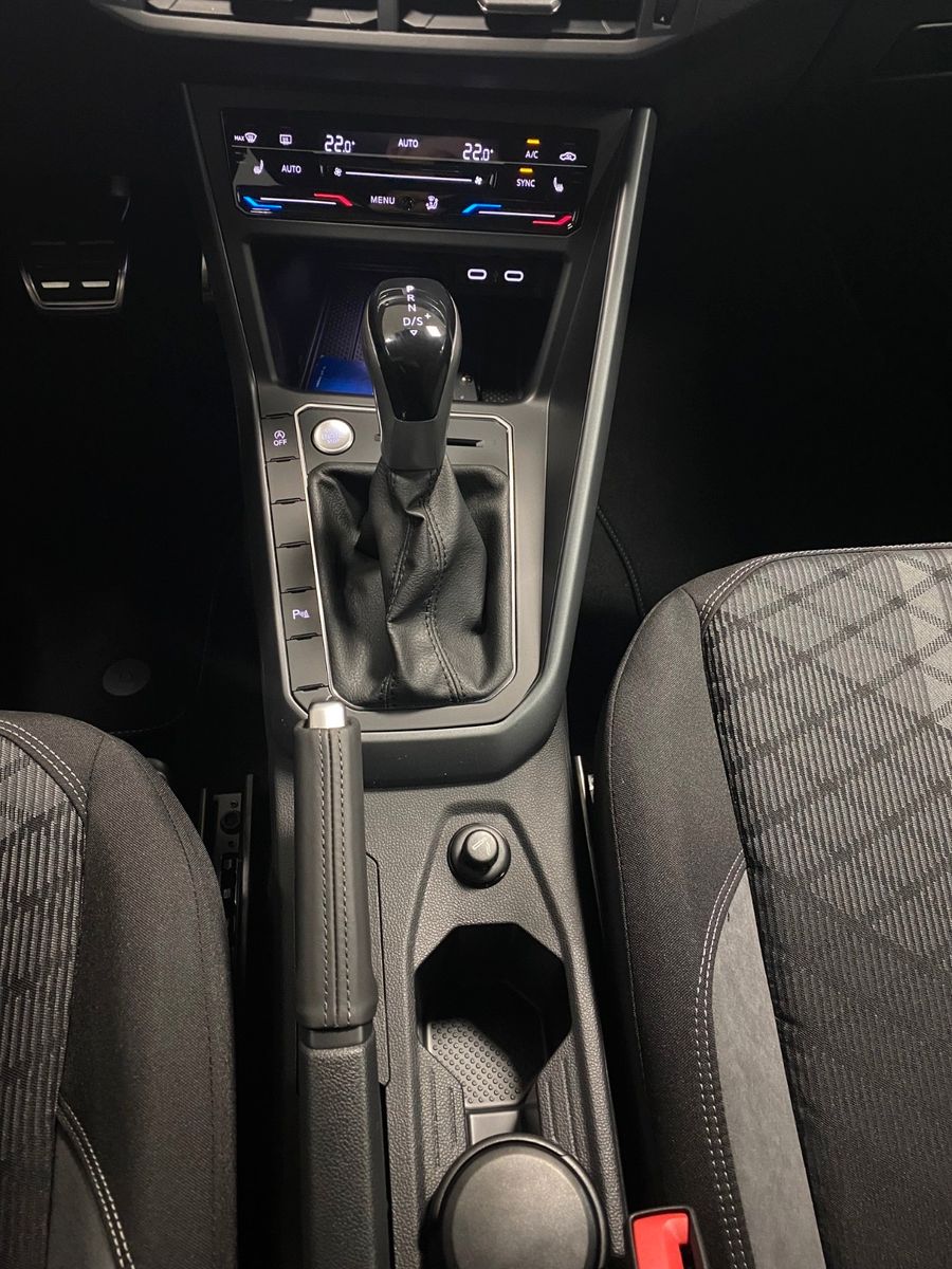 Fahrzeugabbildung Volkswagen Taigo 1.5 TSI DSG R-LINE+Black Style+ACC+Matrix+