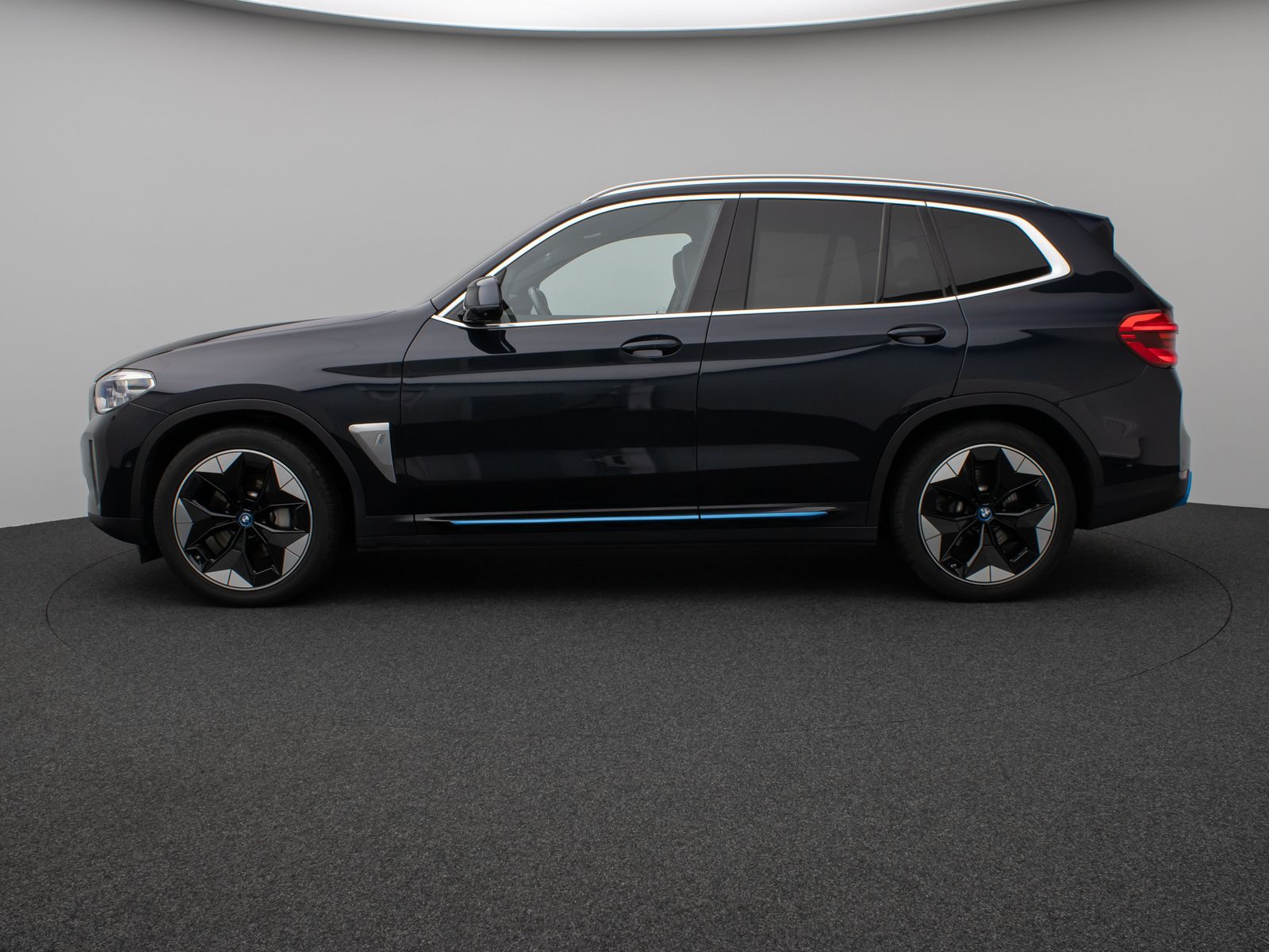 Fahrzeugabbildung BMW iX3 Impressive Panorama 360°HUD DAB H/K Komfort