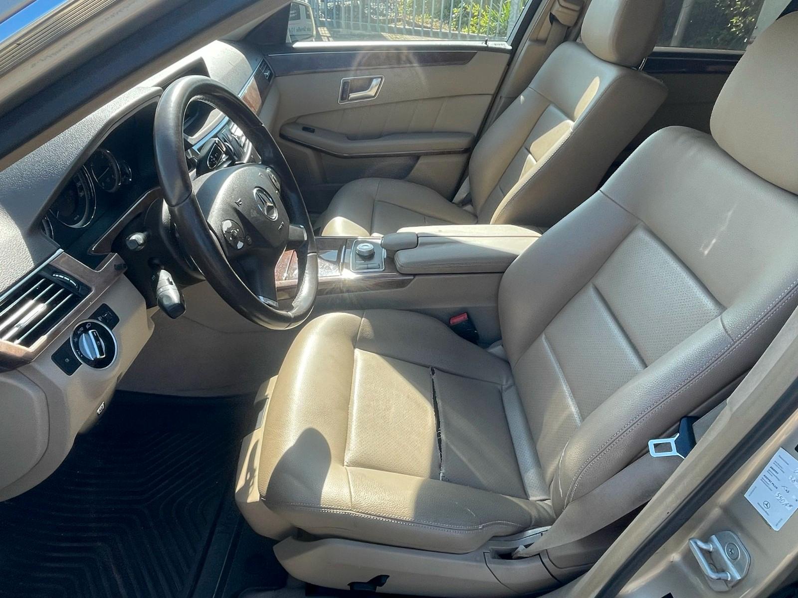 Mercedes-Benz E200 2012 — photo 11