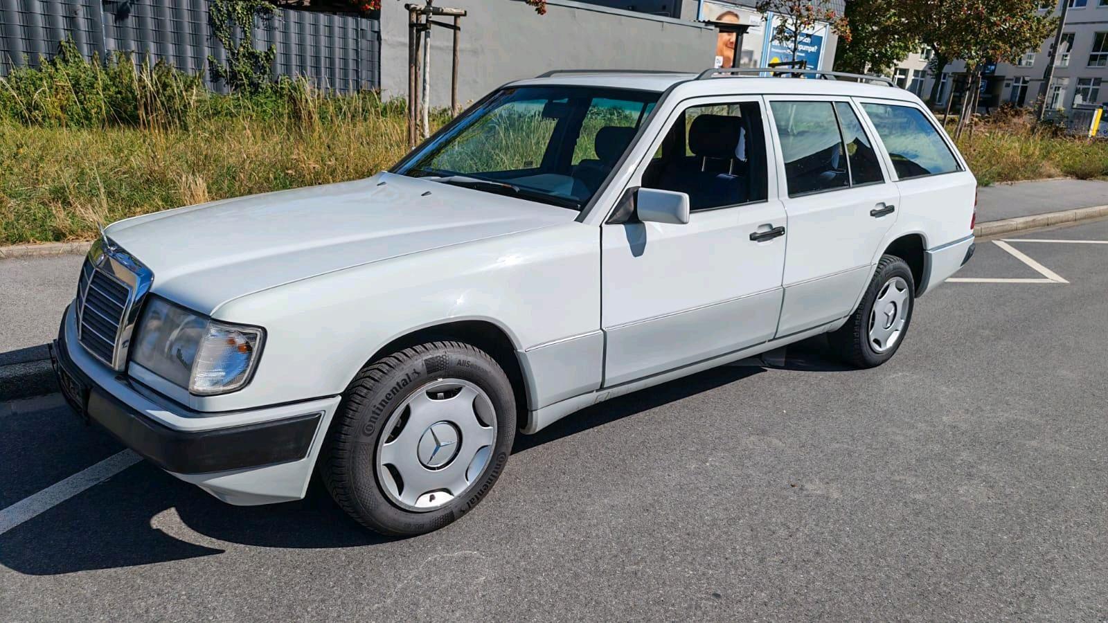Mercedes-Benz 230