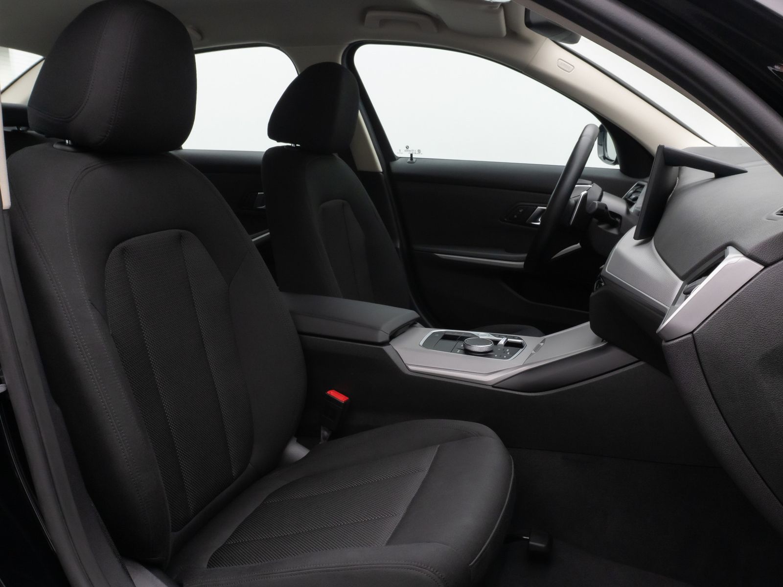 Fahrzeugabbildung BMW 318i GeschwindigReg DAB PDC Cockpit+ Widscreen