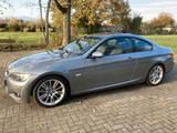 BMW E92, 335d Coupé , M Sportpaket, Navi, Glasdach - BMW 335 aus 2009: Coupe