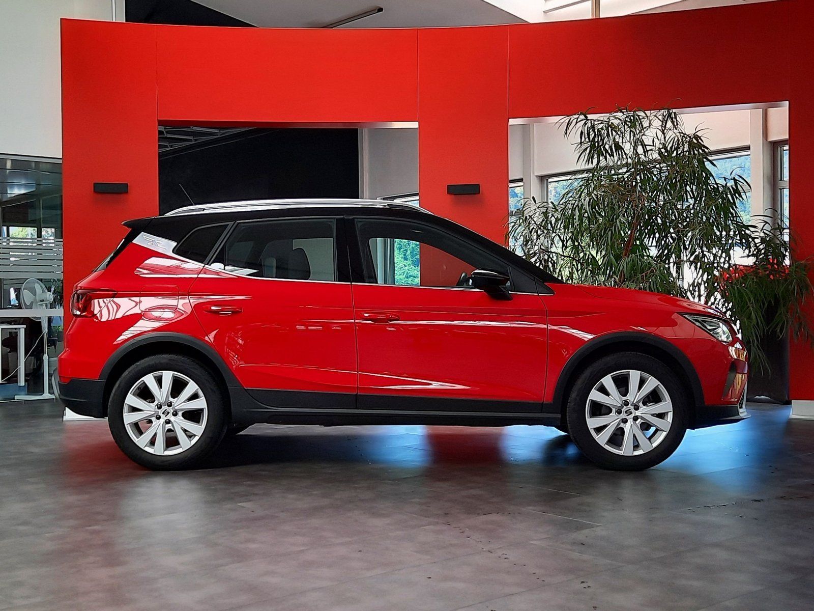 Fahrzeugabbildung SEAT Arona Xperience TSI *Navi*LED*Sitzhzg*Einparkh*