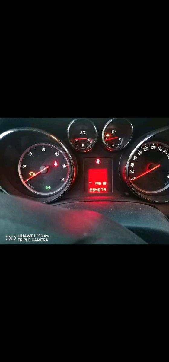 Opel Astra 2011 — photo 6