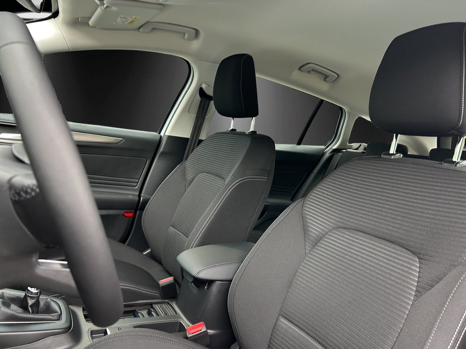 Fahrzeugabbildung Ford Focus Titanium Turnier Winter P. e.Call Kamera