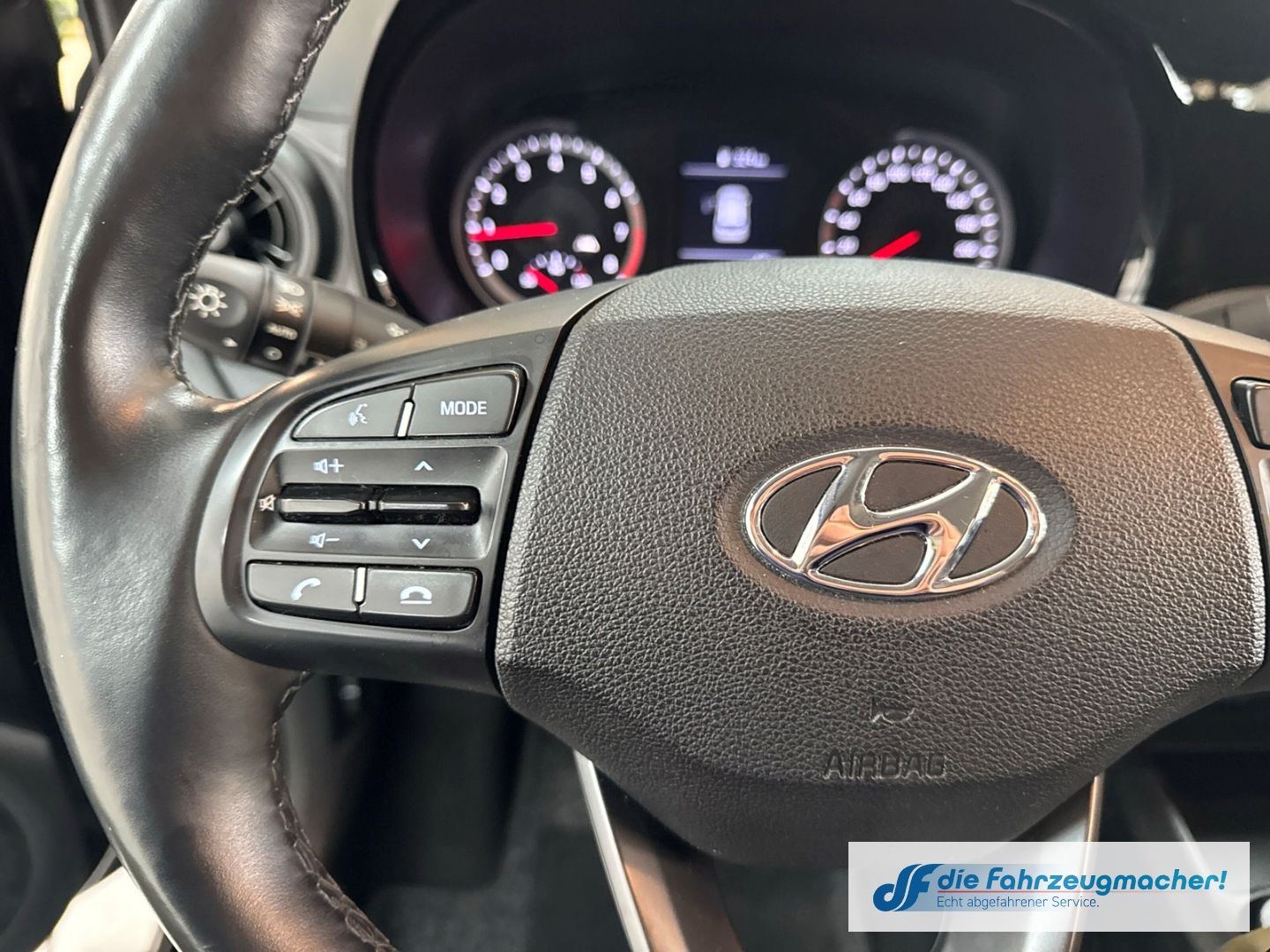 Fahrzeugabbildung Hyundai i10 Trend Navi Apple CarPlay Android Auto Musiks