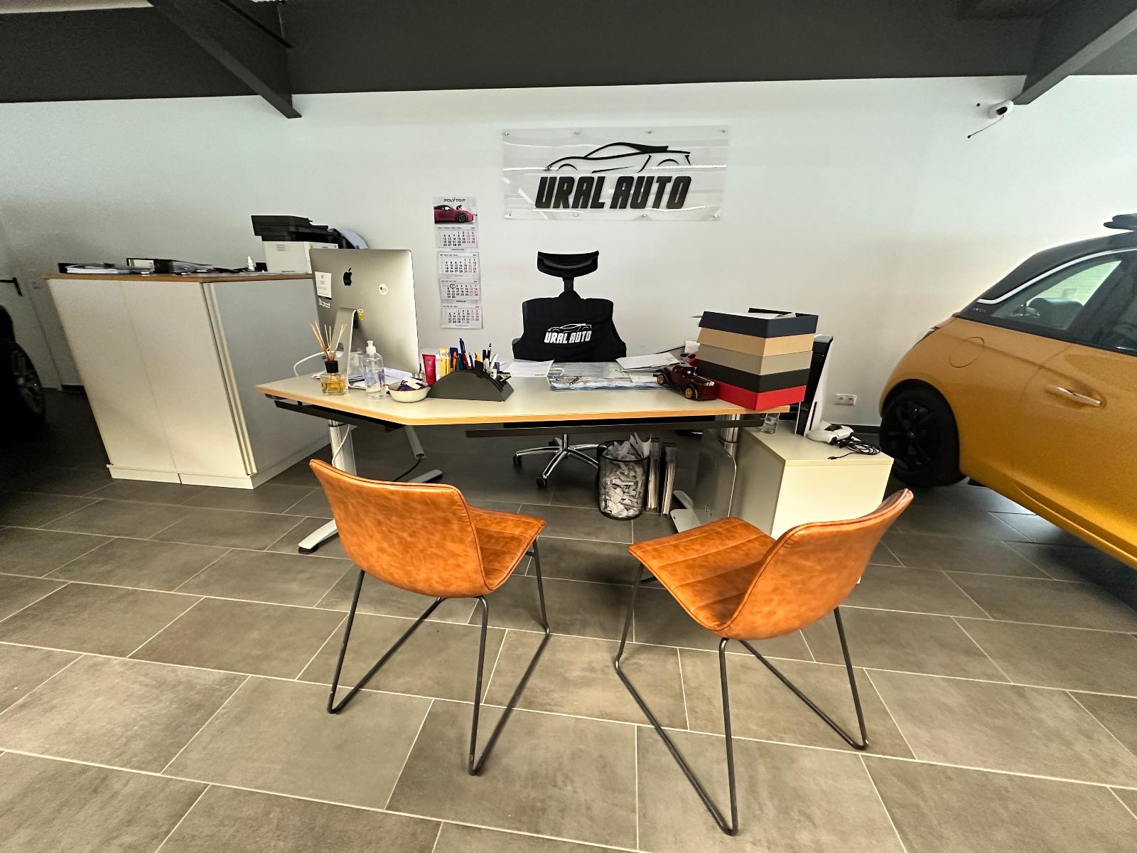 showroom-image-top