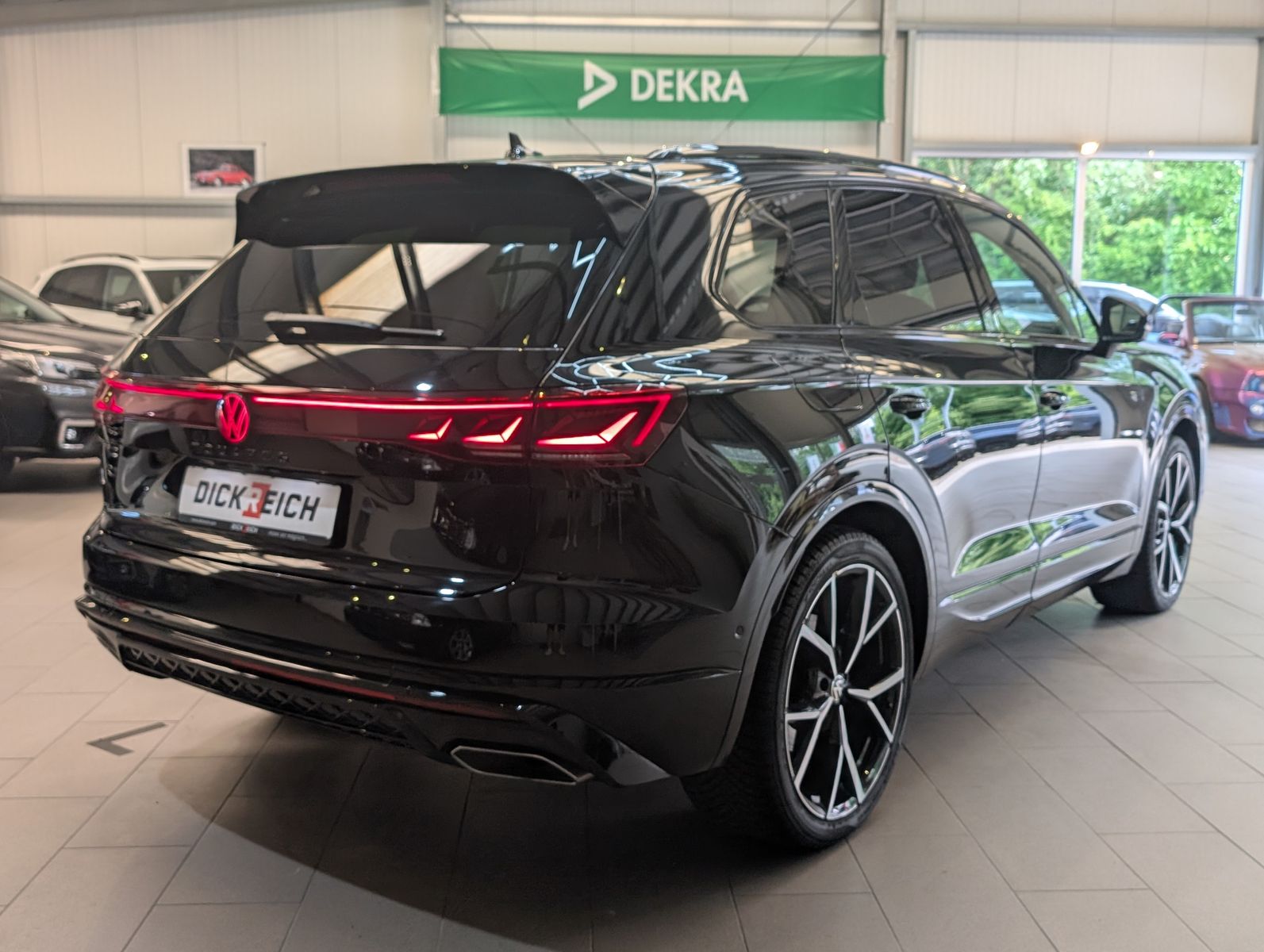 Fahrzeugabbildung Volkswagen Touareg 3.0TDI 4M R-Line VOLL Black 22" UPE 114T