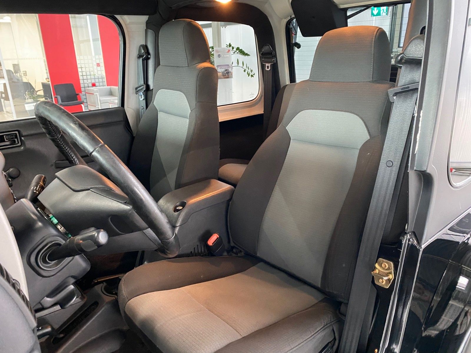 Fahrzeugabbildung Jeep Wrangler 4.0 Sport BFGoodrich T/A 265/70R16 TOP