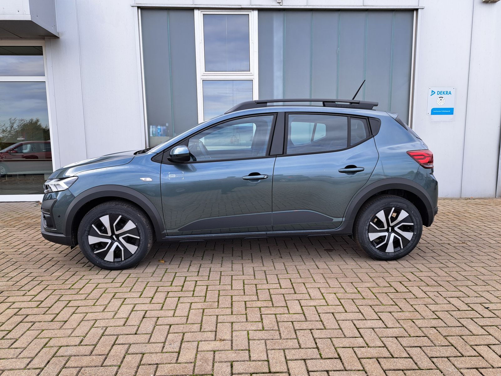 Fahrzeugabbildung Dacia Sandero Stepway Expression KAMERA APP-CONNECT