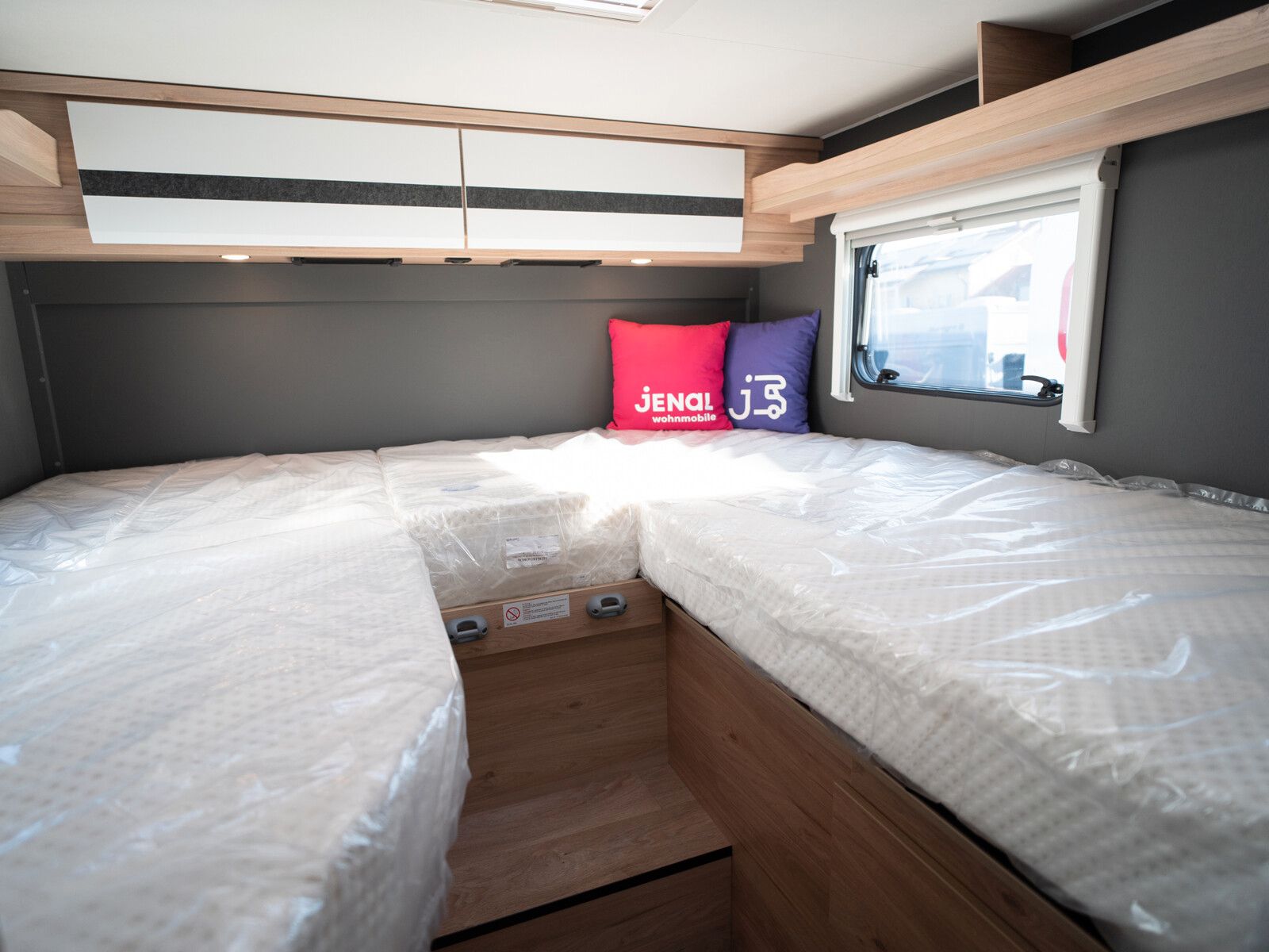 Fahrzeugabbildung Dethleffs Globebus Camp T 4 Bettenumbau, Schwenkbad
