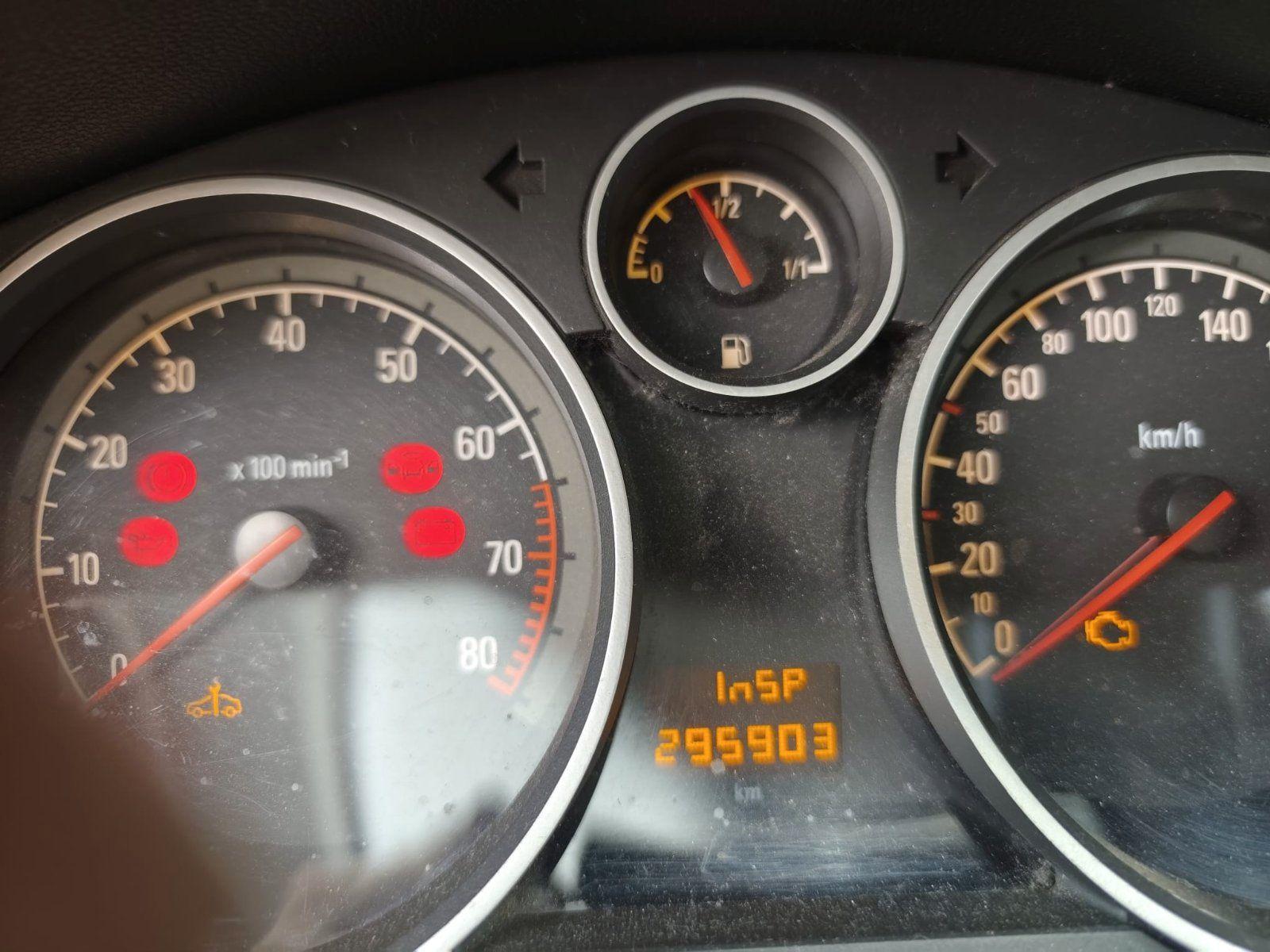 Opel Astra 2010 — engine 140 HP (103kW)