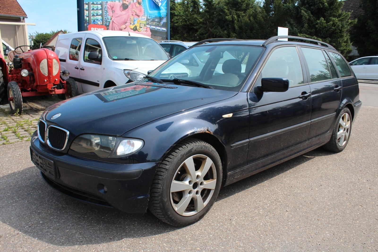 BMW 320 2004 — rear view