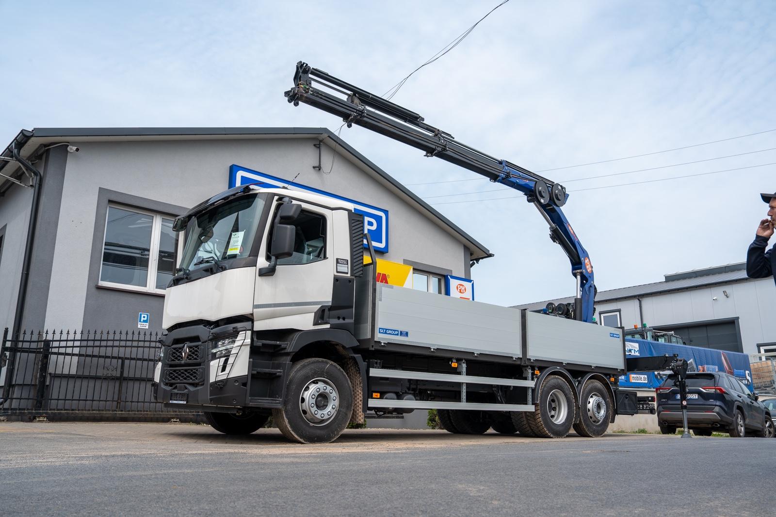 Renault C 440 6x2 PM crane