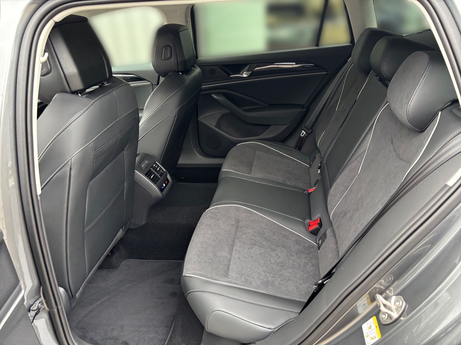 Volkswagen Passat - Bild 11