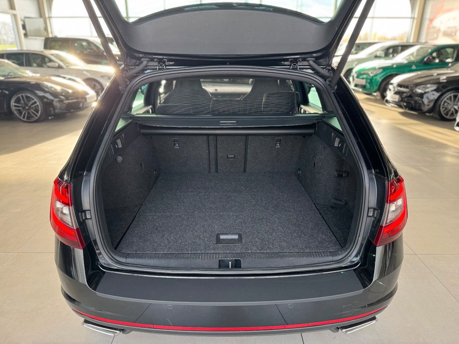 Fahrzeugabbildung SKODA Octavia Combi 2.0 TDI RS 4x4   "ACC Park-Paket"