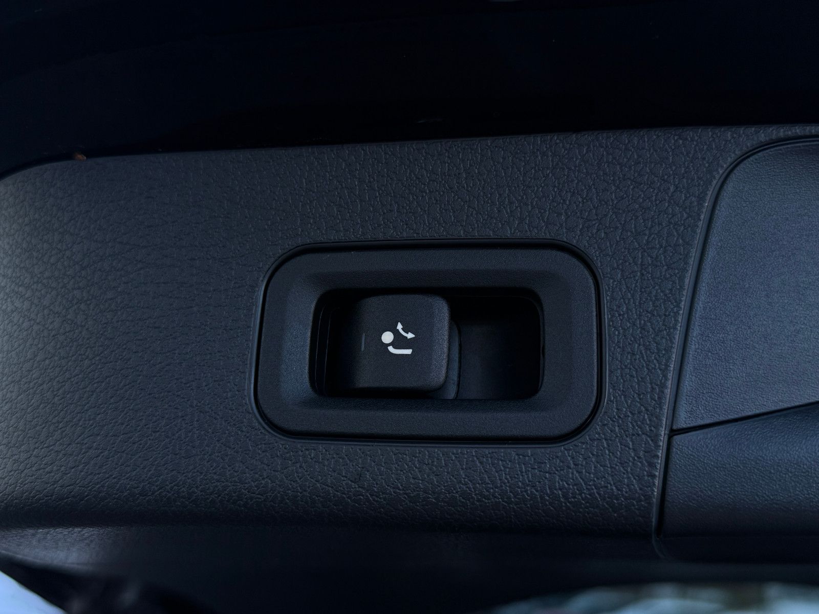 Fahrzeugabbildung Mercedes-Benz GLB 220d 4Matic Aut AHK DAB Navi Memory SHZ PDC