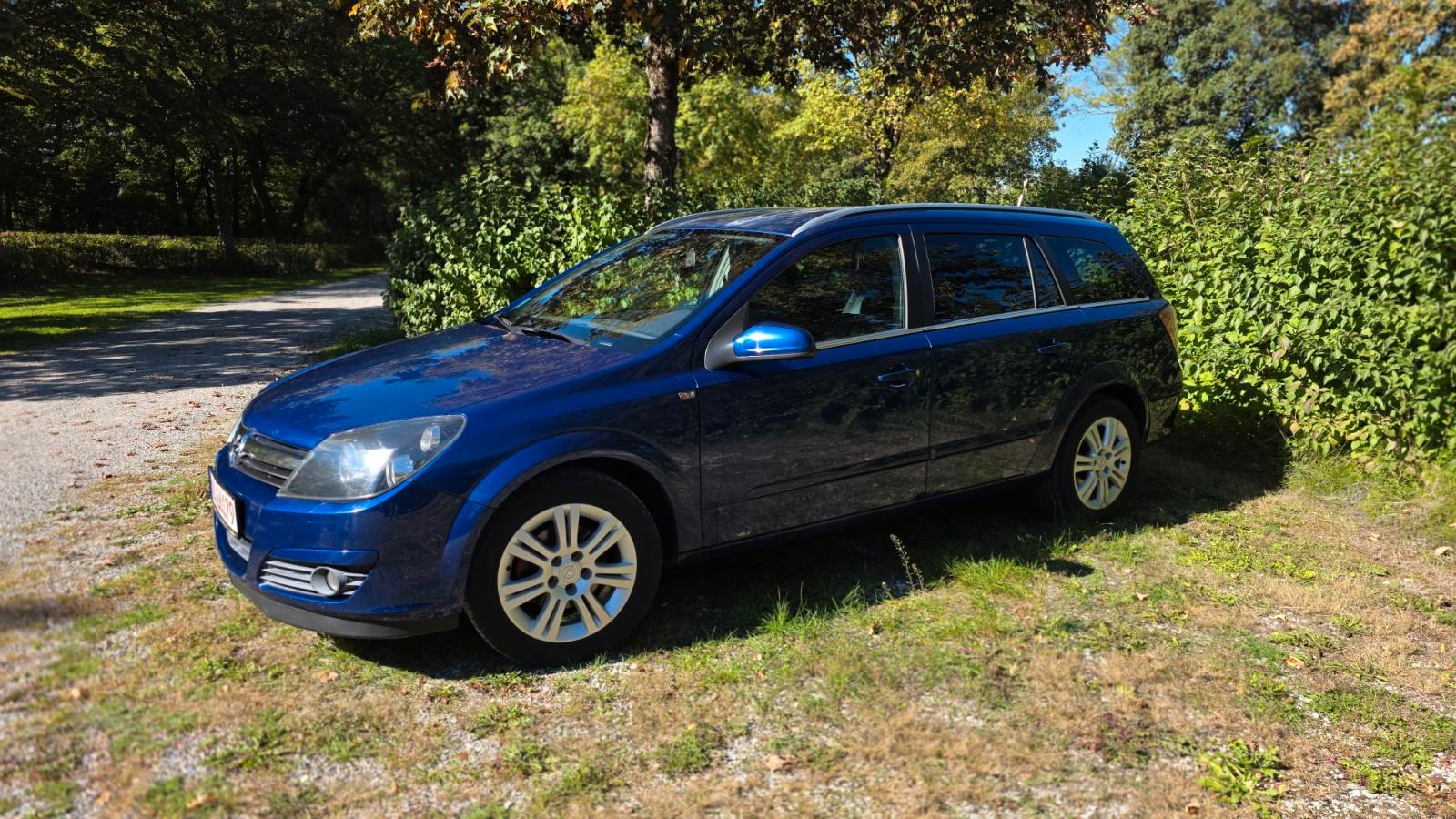Opel Astra 2005 — interior