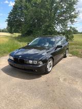 BMW 525i A touring E39 Cosmosschwarz - BMW 525 aus 2003: Kombi