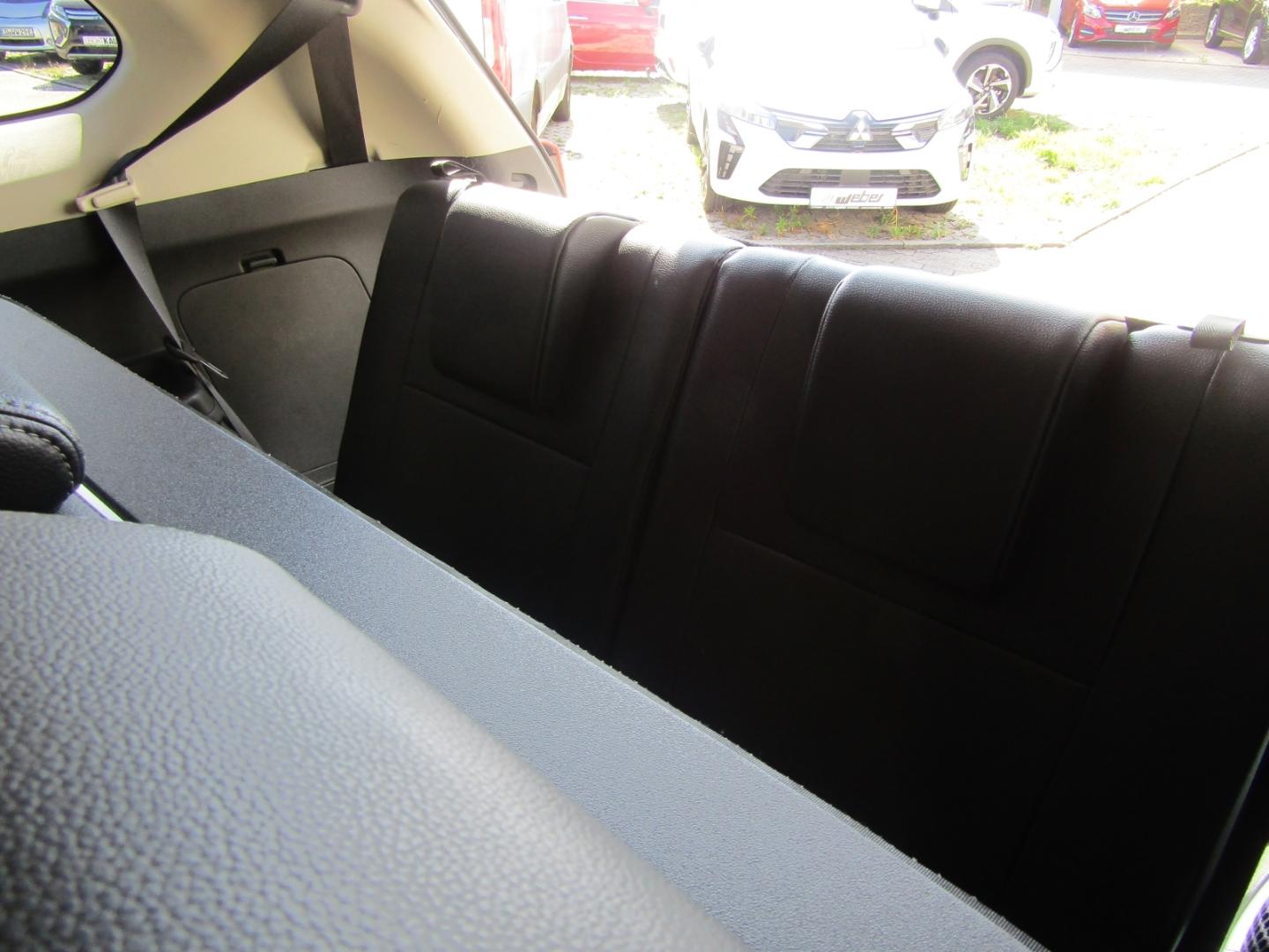 Mitsubishi Outlander Top 4WD 7-SITZER AUTOMATIK KAMERA NAVI