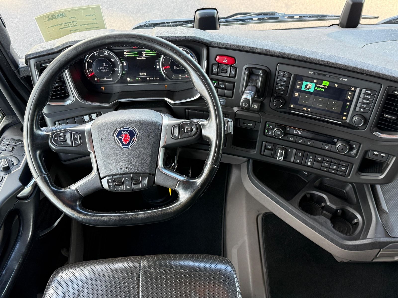 Fahrzeugabbildung Scania R580 V8 HMF 3220-K4 Kran Funk 66 t