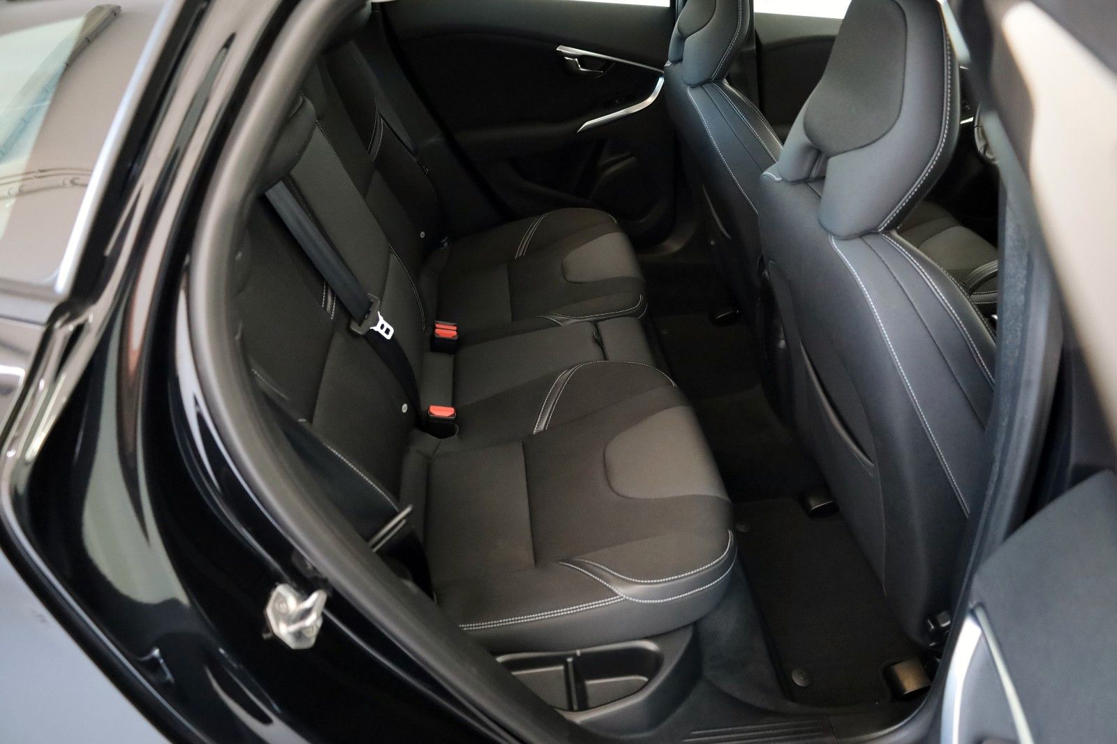 Fahrzeugabbildung Volvo V40 You! TLeder,Navi,Xenon,Kamera,SH,PDC,SR+WR