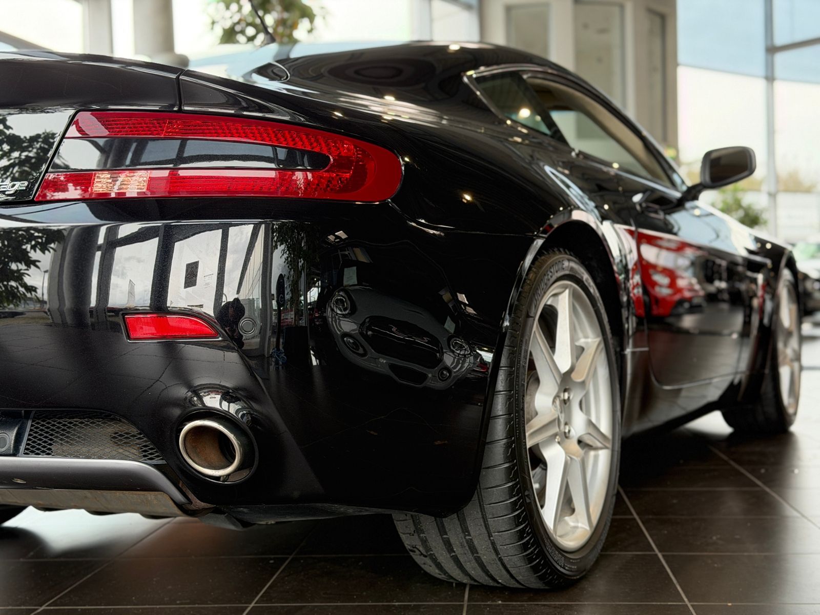 Fahrzeugabbildung Aston Martin Vantage  V8 KLIMA XEN NAV SHZ PDC LEDER