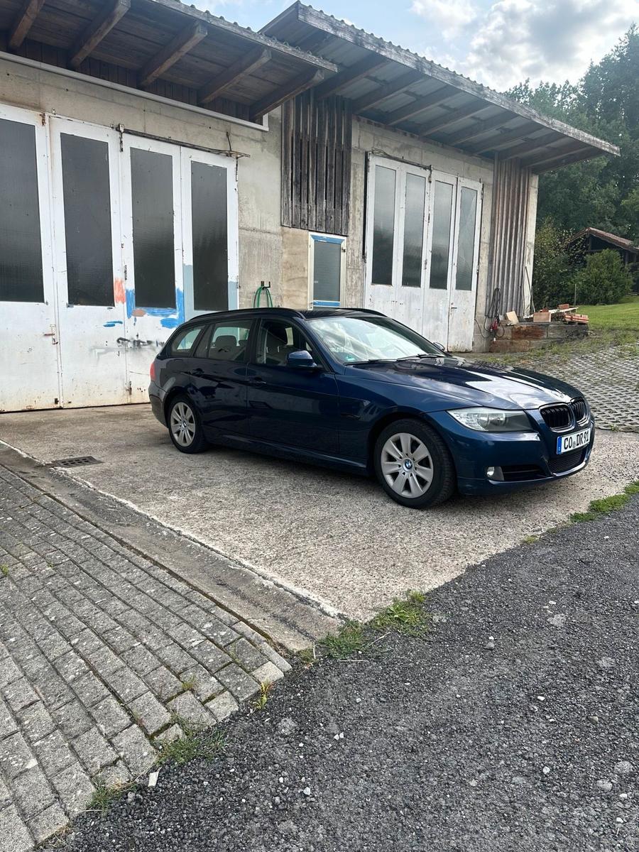 BMW 318 2011 — engine 143 HP (105kW)