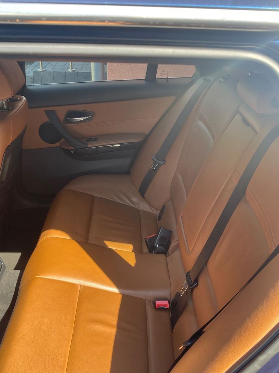 BMW 330 2011 — photo 6