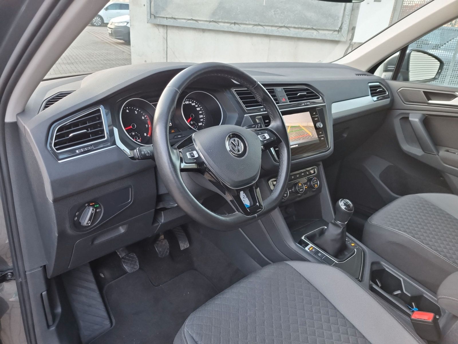 Fahrzeugabbildung Volkswagen Tiguan 1.5 TSI Comfortline AHK KAMERA SHZ
