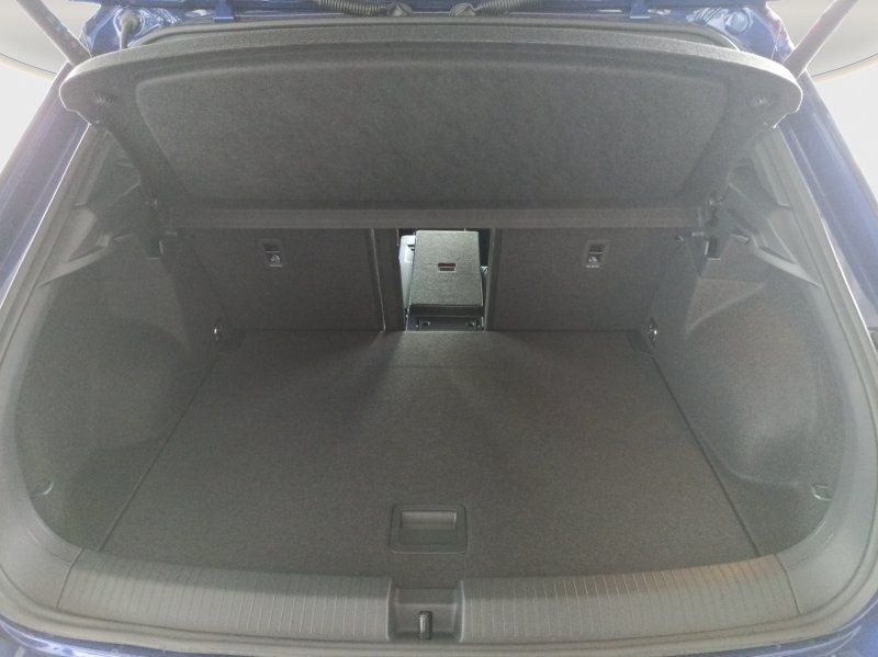 Fahrzeugabbildung Volkswagen T-Roc 1.5 TSI DSG R-Line Black Style