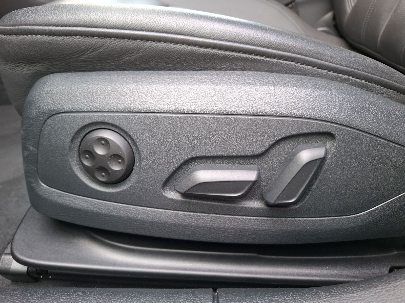Fahrzeugabbildung Audi A4 Avant 40 TFSI advanced quattro S-tronic Navi