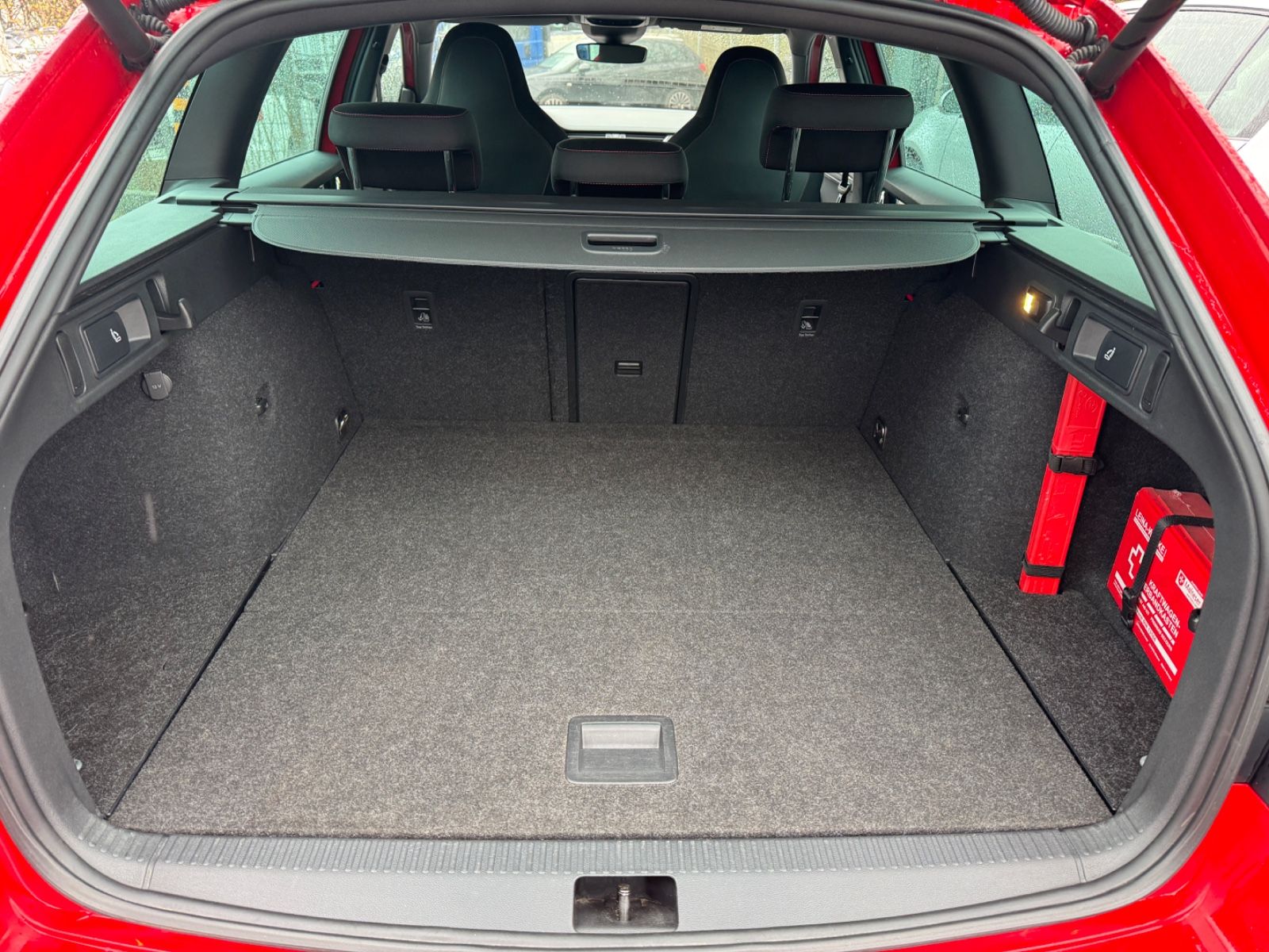 Fahrzeugabbildung SKODA Octavia Combi RS 4x4 LED+Navi+ACC+Standheizung
