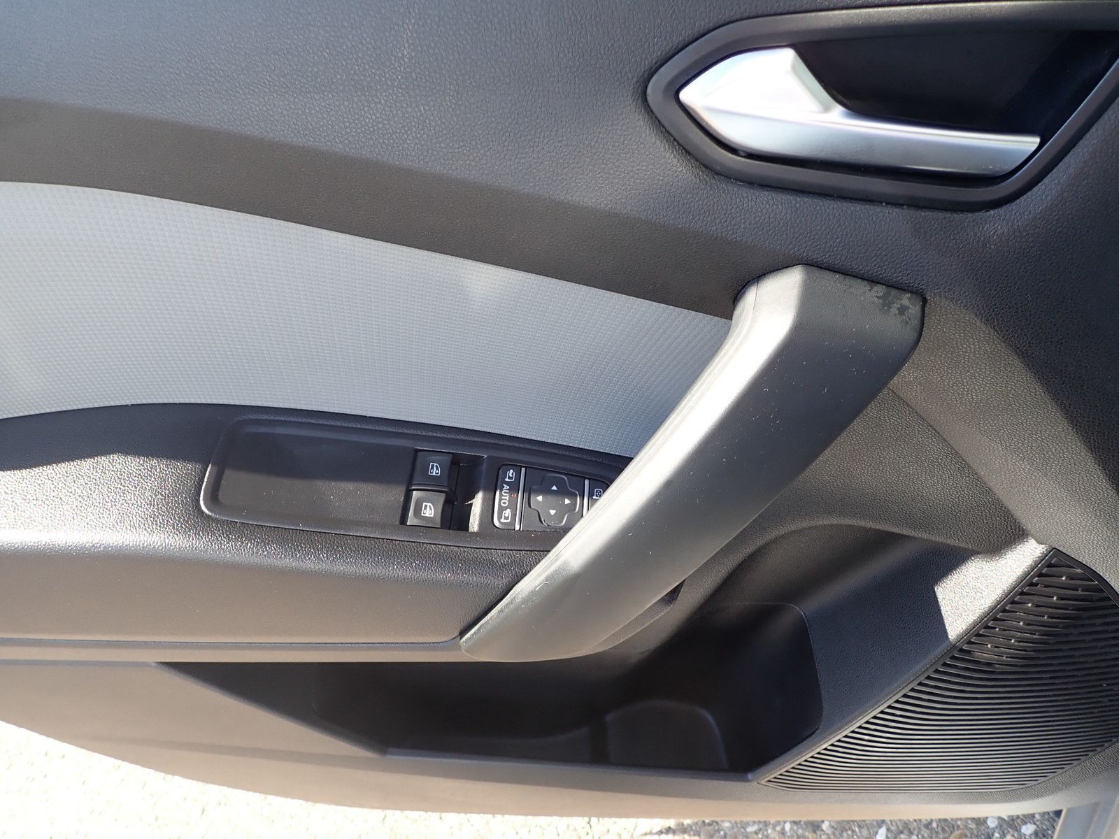 Fahrzeugabbildung Renault Kangoo Rapid Extra TCe 100 FAP Open Sesame by Re