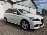 BMW 2 Gran Tourer 220 d xDrive M Sport,AHK,7-SITZER - weiße BMW 220