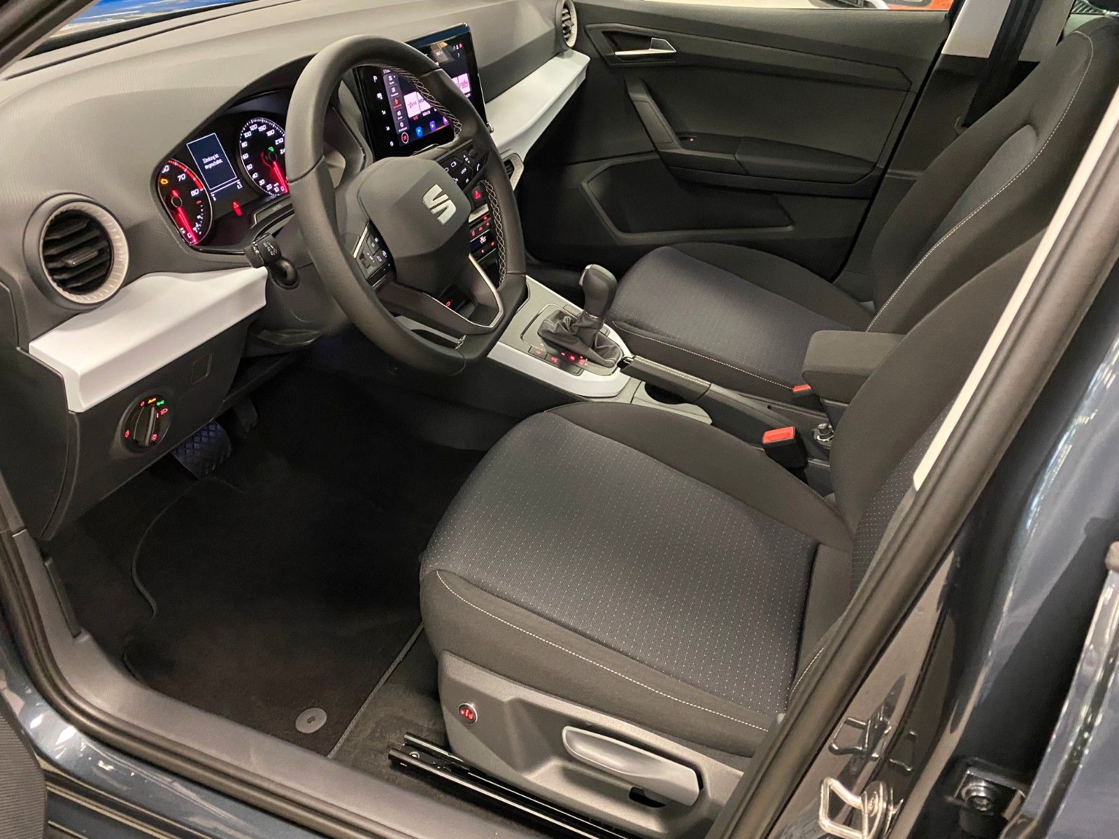 Fahrzeugabbildung SEAT Arona 1.0 TSI Style DSG+FACELIFT+NAVI+SunSet+PDC