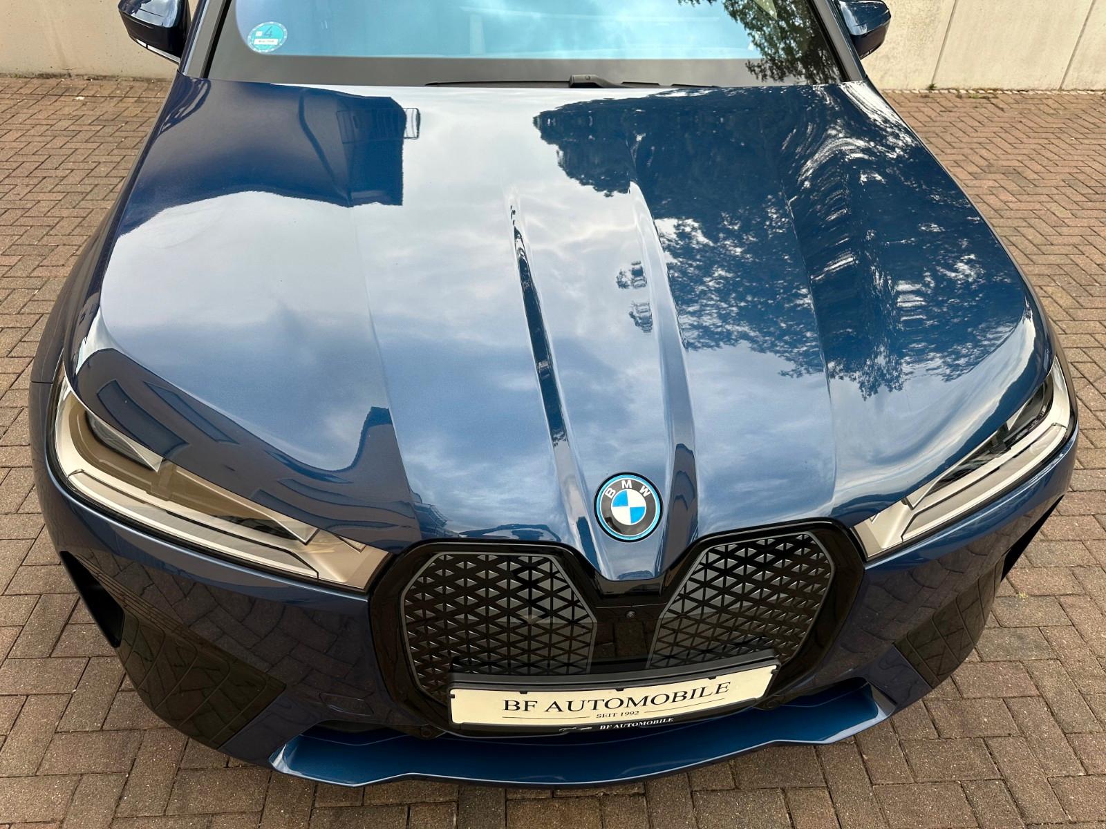 BMW iX xDrive40 M Sport PANO-SKY*AHK*DA-Prof*360°