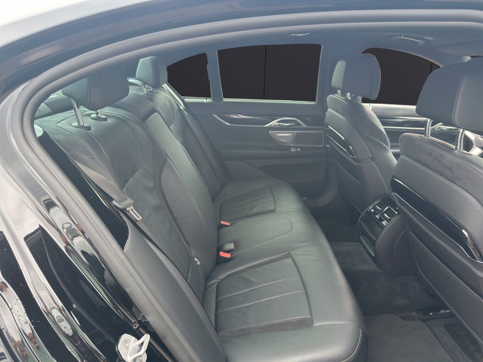 Fahrzeugabbildung BMW 730 d xDrive *M Sport*Schiebedach*H&K*Softclose*