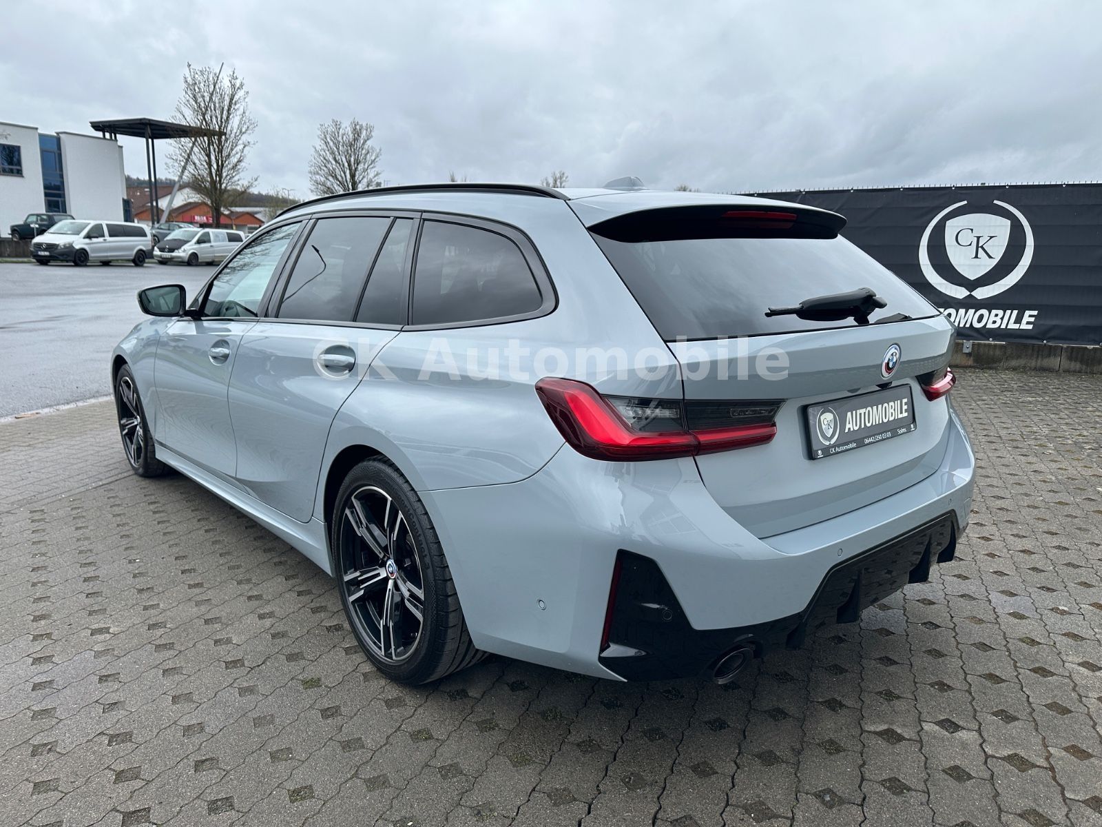 Fahrzeugabbildung BMW 320 d Touring M Sport/Navi/HeadUp/Kamera/LED